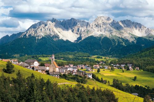 Deutschnofen, Pfarrkirche mit Latemar