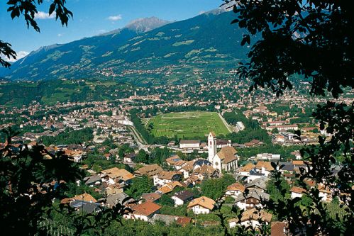 Marling mit Blick auf Meran