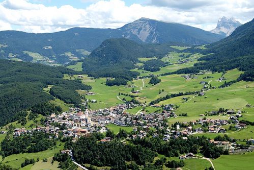 Kastelruth 1060m mit Geislergruppe