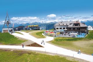 Am Kronplatz 2275 m mit Friedensglocke Hochfeiler 3509-m. und Zillertaler Alpen