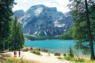 Am Pragser Wildsee 1496 m. mit Seekofel 2810 m