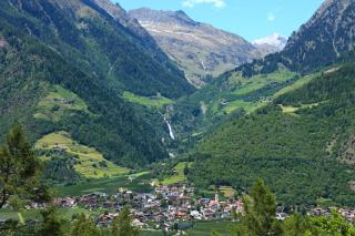 Partschins mit Wasserfall