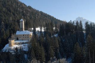 Winterbild von Schloss Welsperg